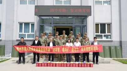 真情跨越六千里，揚子江藥業集團赴新疆慰問泰州籍官兵